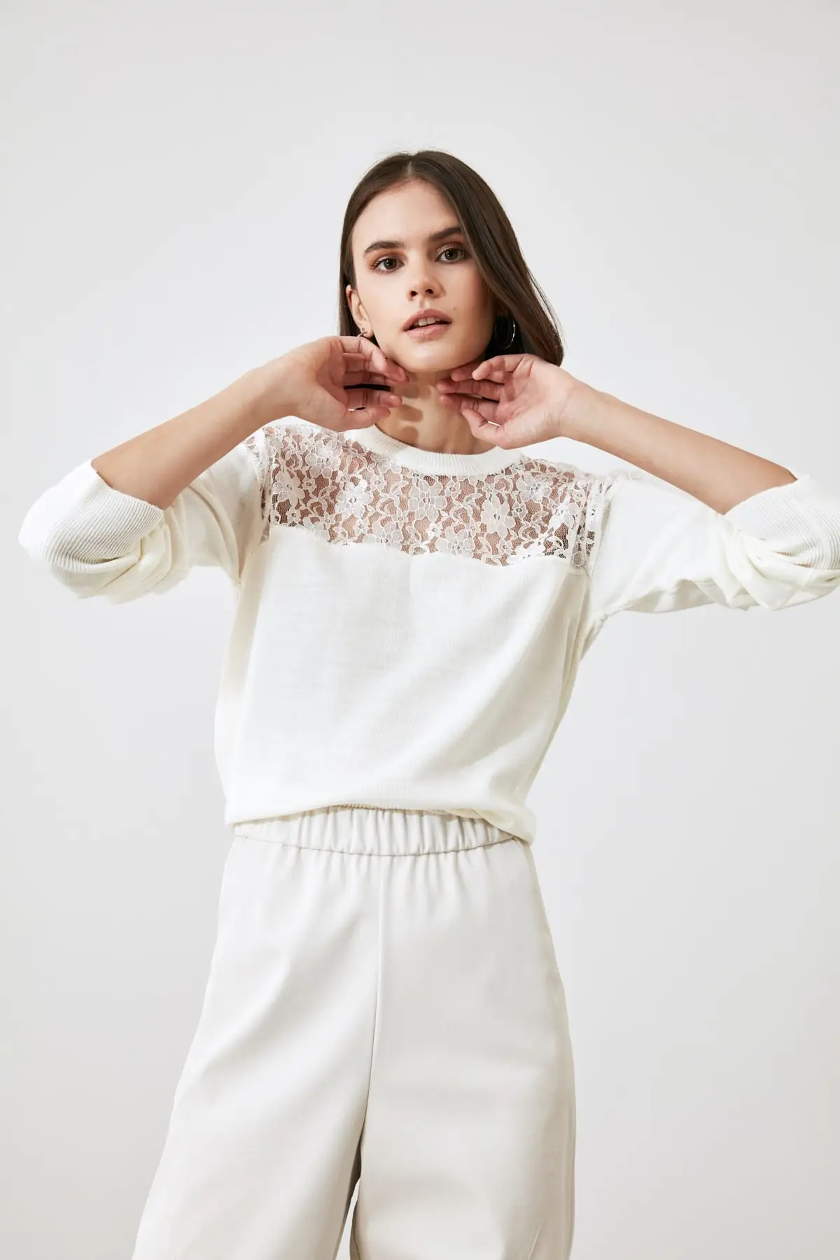 

Trendyol Lace Detail Knitwear Sweater TWOAW21KZ3031