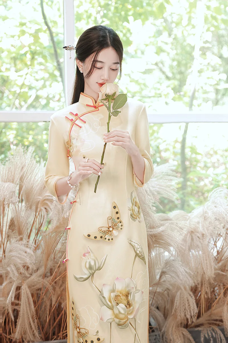 

Женское замшевое вечернее платье с цветочным принтом