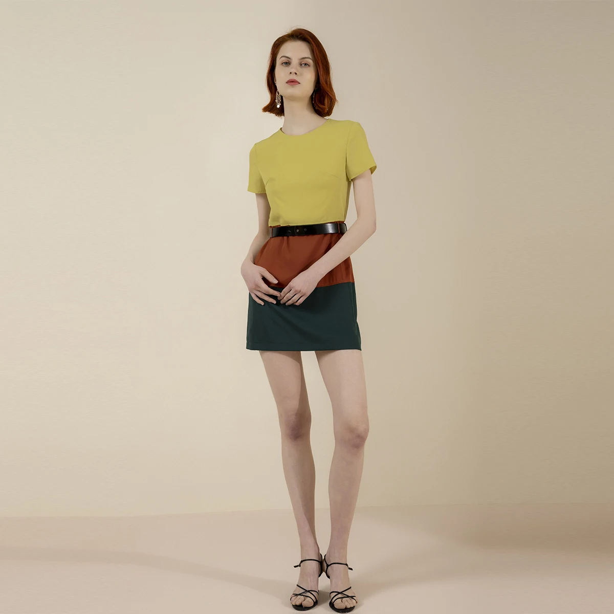 

Dress ladies o-neck contrast color Slim straight elegant short casual casual 2021 new summer fashion