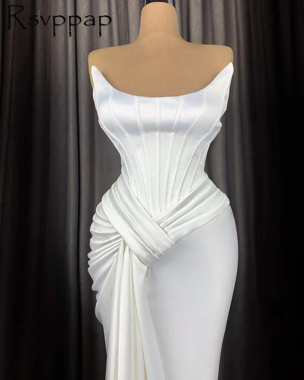 

Slinky White Mermaid Long Beach Wedding Dresses 2021 Designed Scoop Neck Pleated High Slit Satin African Style Bridal Gowns