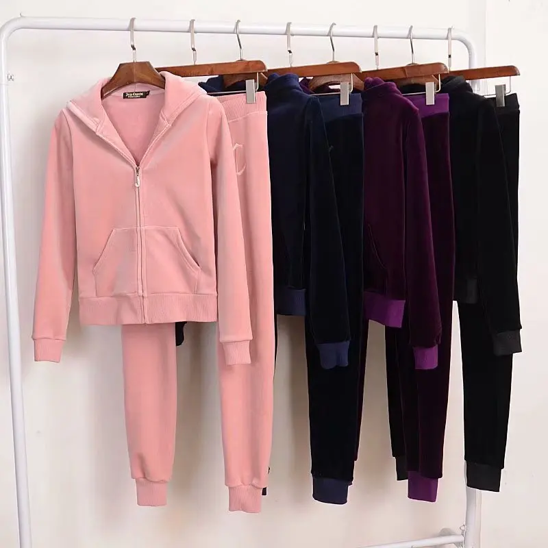 Женский спортивный костюм