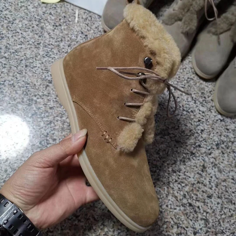 Женские зимние ботинки с высоким берцем шерстяные телесного и черного цвета со