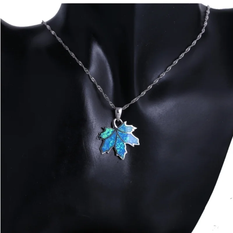 

New Simple Creative Opal Maple Leaf Necklace Women's Romantic Banquet Accessories Valentine's Day Charm Jewelry Gift Wholesale