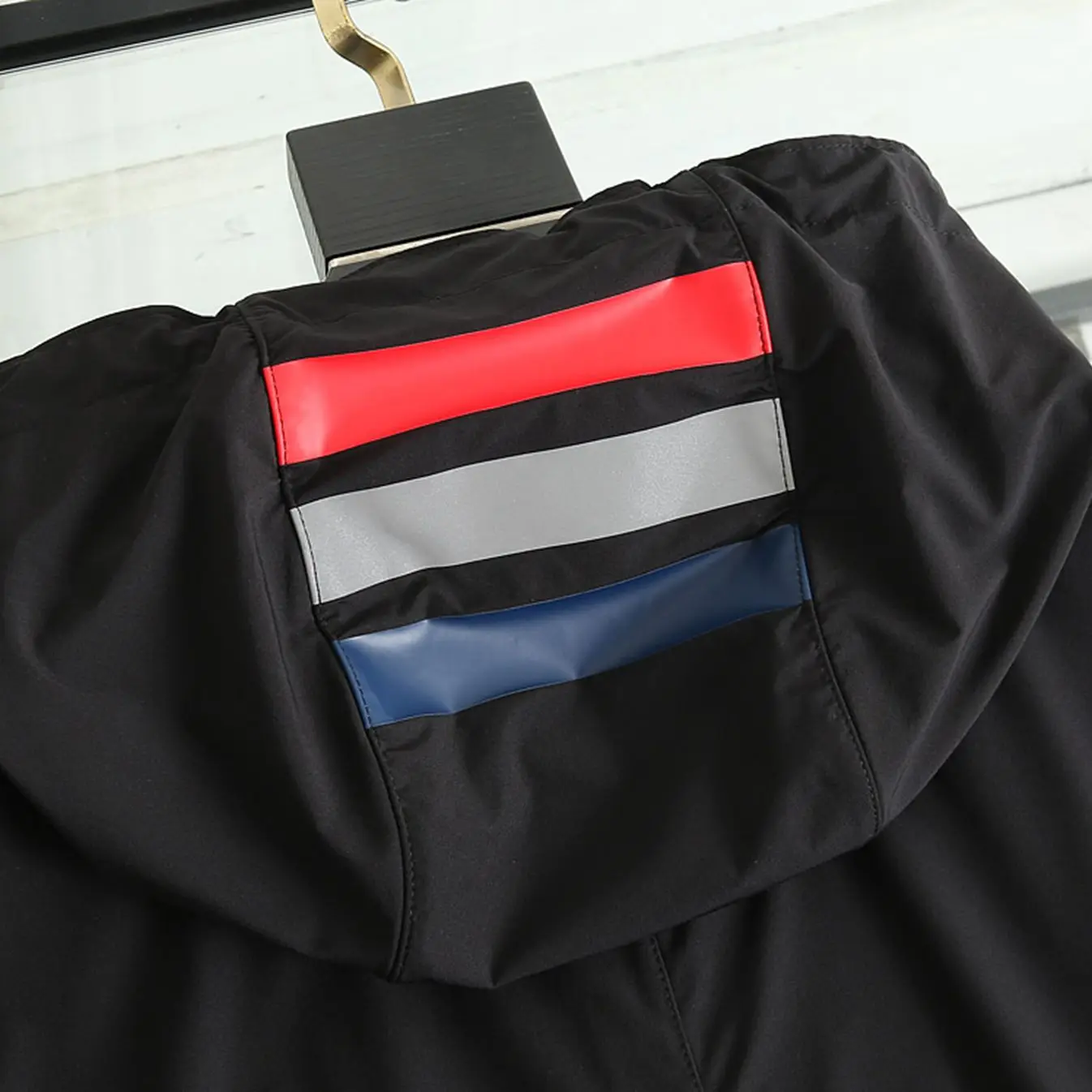 

2021 spring and summer men's clothing breathable sunscreen skin protective UV jacket light, thin, high quality functional wind c