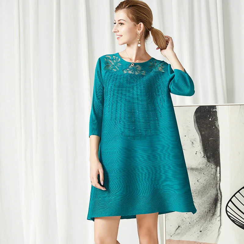 

Plus Size Dress For Women 45-75kg 2020 Spring New Round Neck Elastic Loose Miyake Pleated A-Line Short Dress Above The Knees