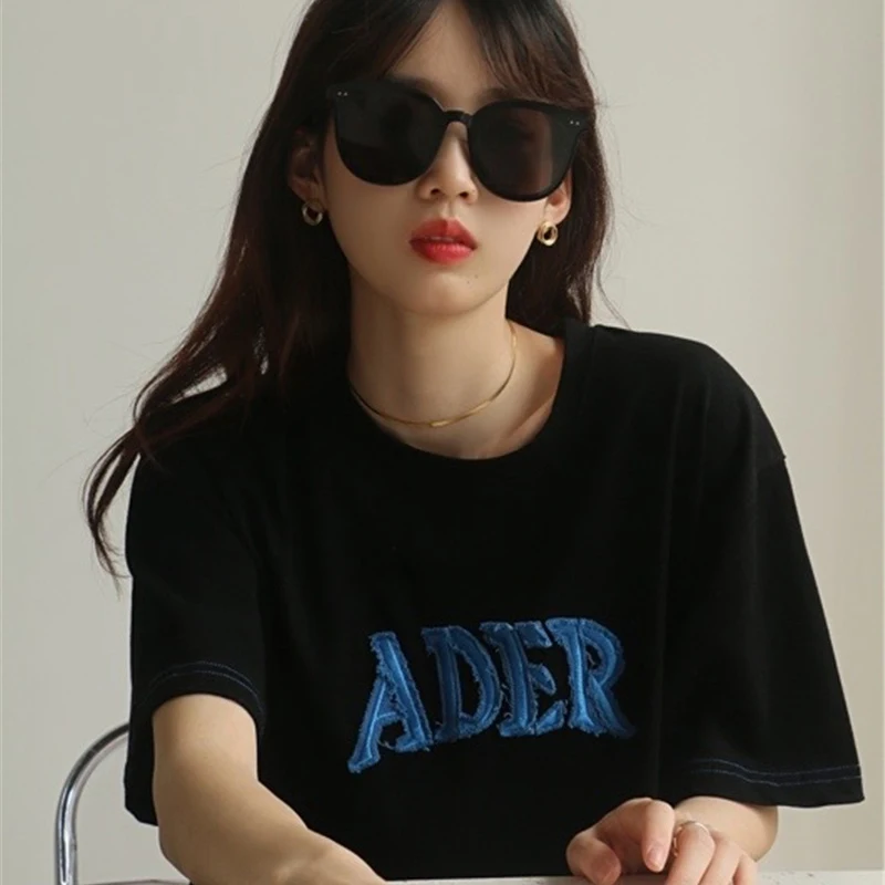 

Высококачественная Мужская и женская футболка с коротким рукавом и вышивкой из джинсовой ткани с логотипом Ader Wash 1:1