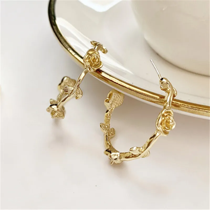 

Joker Fashion Temperament Contracted Ins Cold Wind Stud Earrings Girl Vintage Rose Ear Ring Earrings Women Push-back Zinc Alloy