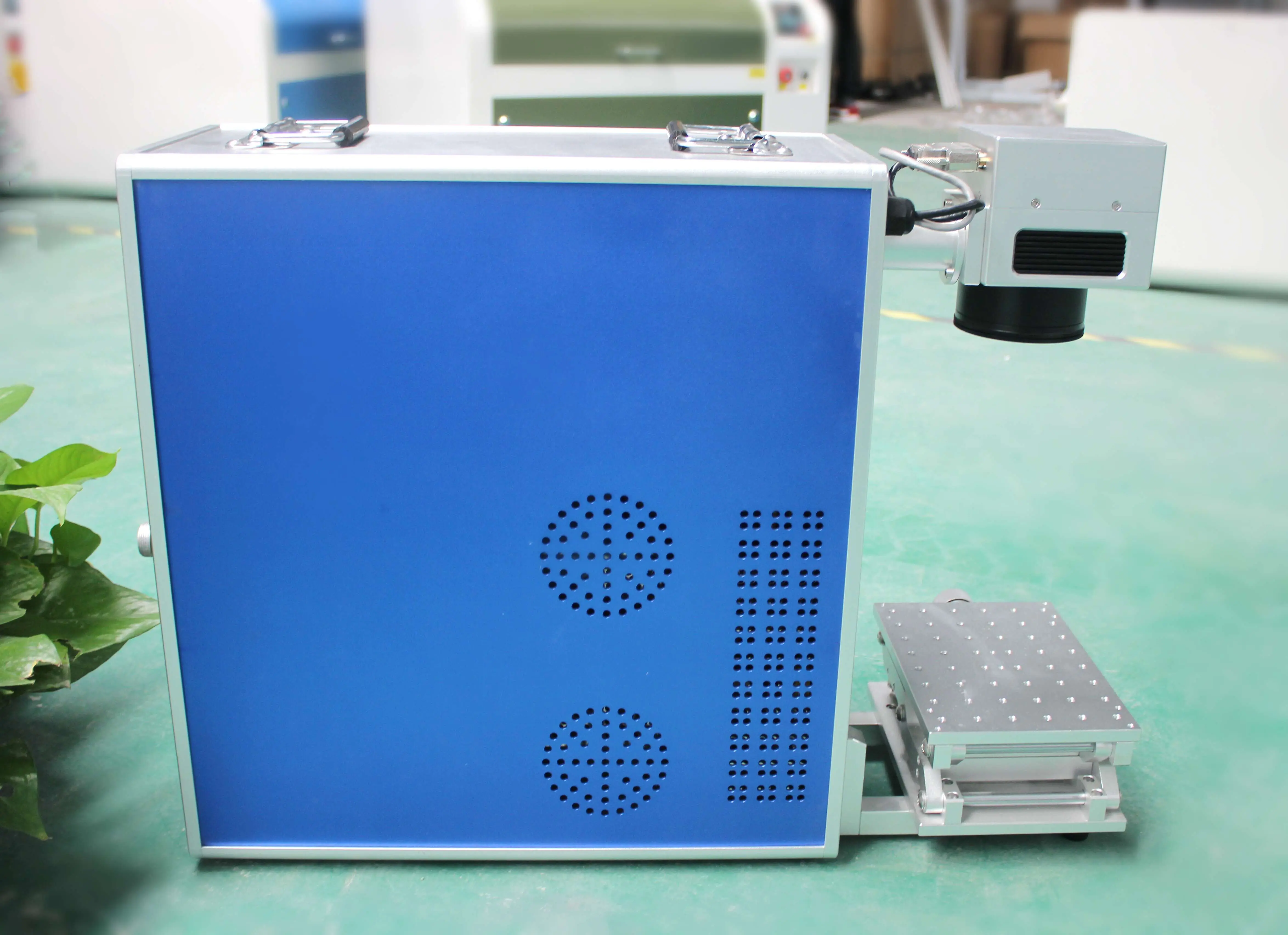 Хорошая цена портативная волоконная лазерная маркировочная машина металл |