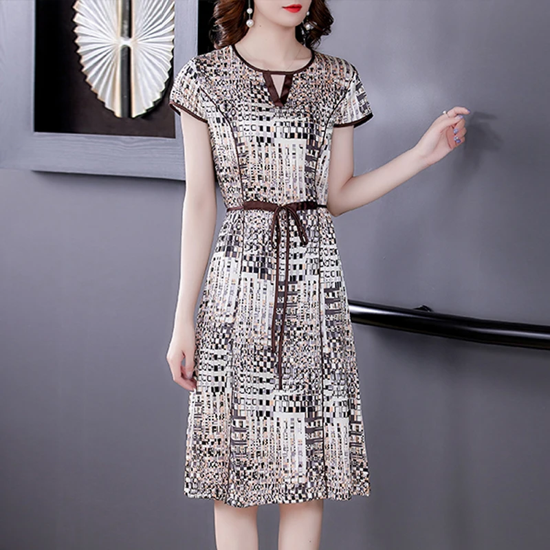 Женское атласное платье средней длины повседневное облегающее из натурального