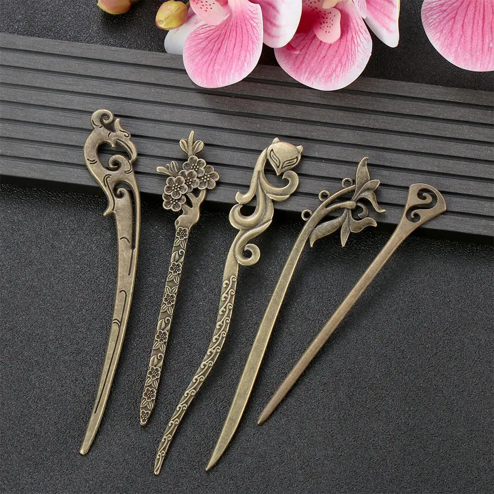 

2021 Vintage Bronze Hollow Out Carved Hairpin Metallic Hair Clip Hair Stick Curved Fork Hairpin Hair Accessories Styling Tools
