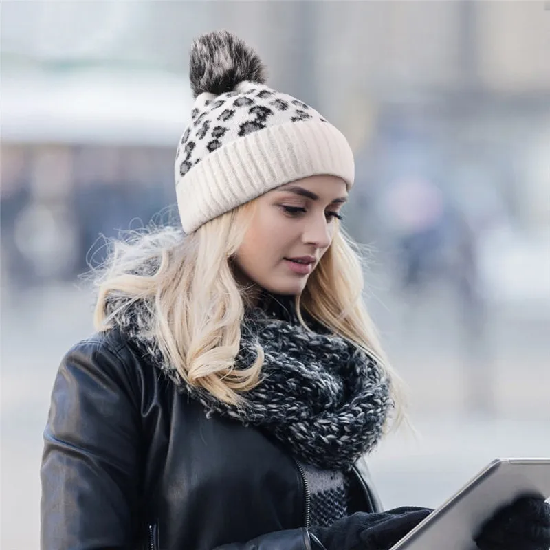 

New Fashion Women Winter Knitted Beanies With Removable Fur Ball Pompom Thick Warm Ski Crochet Beanie Cap Skullies Casual Hats