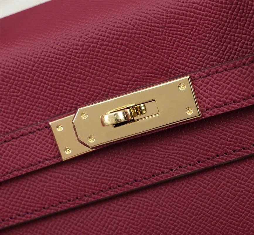 

2021 Classic Retro Ladies Handbag High-End Leather Combined With Metal Unique Design Shoulder Bag
