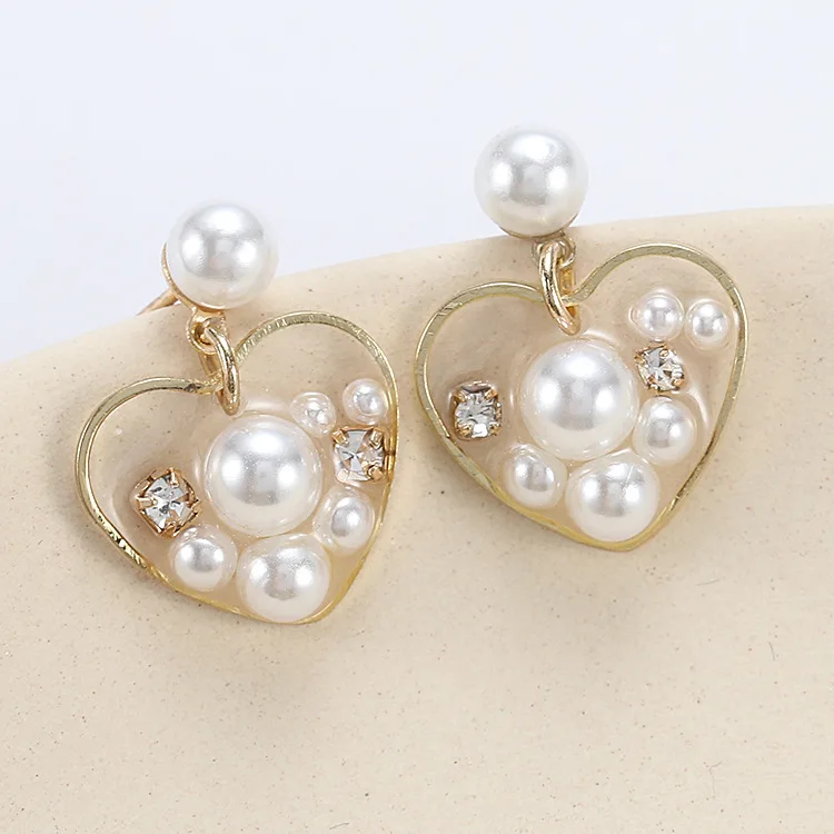 Корейские серьги с кристаллами и жемчугом маленькие в виде сердца золотые