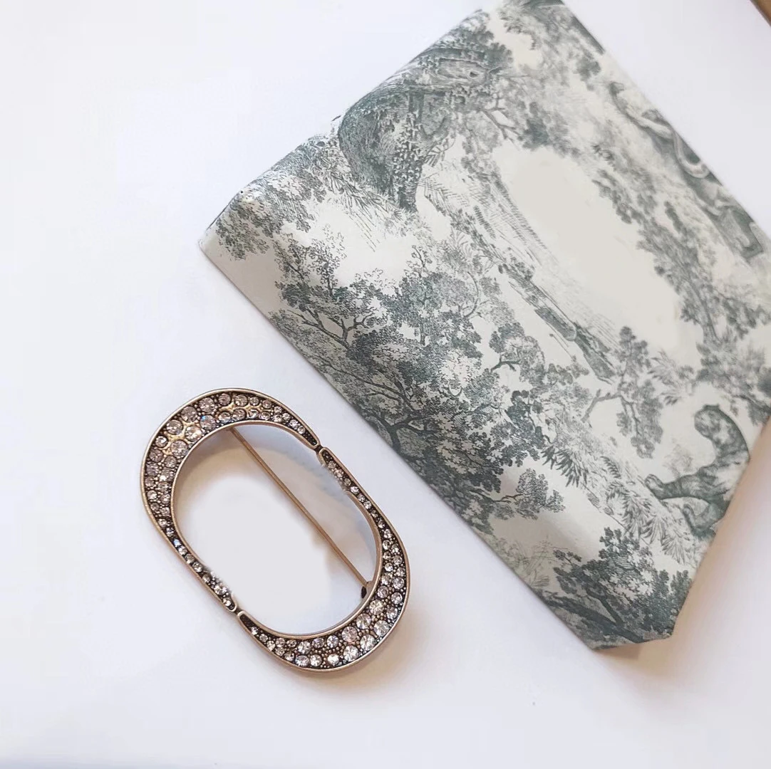 

Classic Brand Jewelry Vintage Brooch Sweater Pins Brooches For Women Party Clothing Accessories Holiday Gift With Box