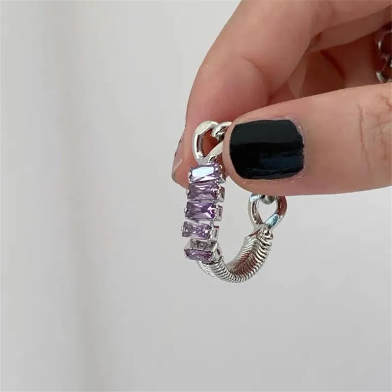 Женское кольцо с цепочкой металлическое фиолетовым цирконием вечерние