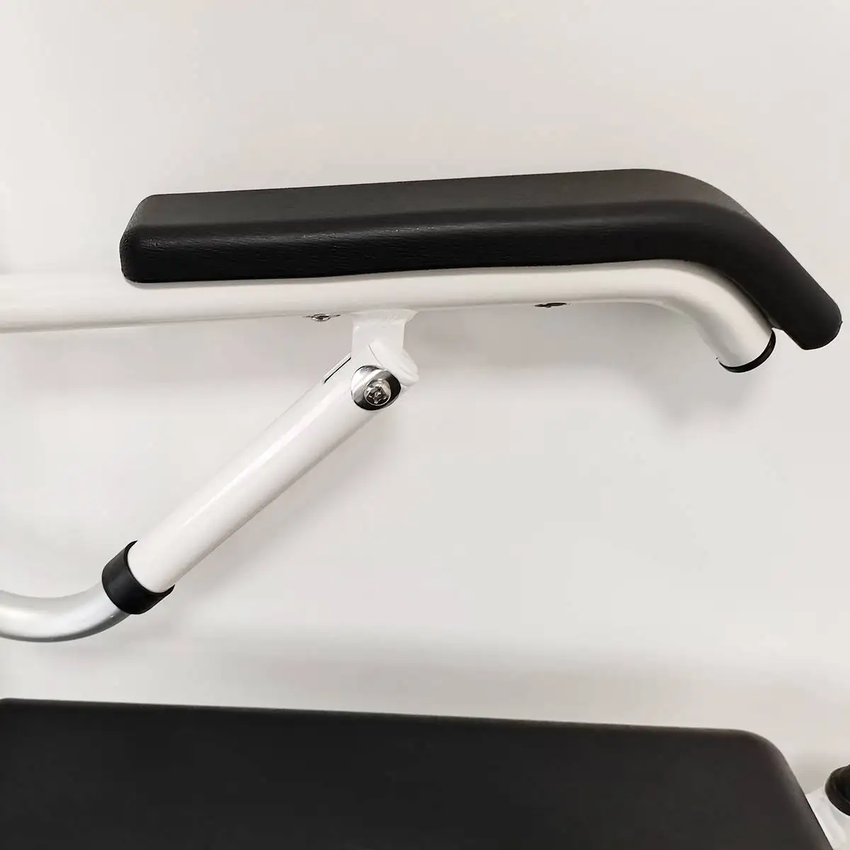 

3 in 1 Commode Wheelchair Bedside Toilet & Shower Seat Bathroom Rolling Chair Aluminum Alloy Wheelchair Waterproof Comfortable