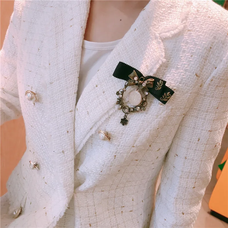 

Retro bow watch Brooch accessories handmade Baroque luxury clothing accessories Brooches gift