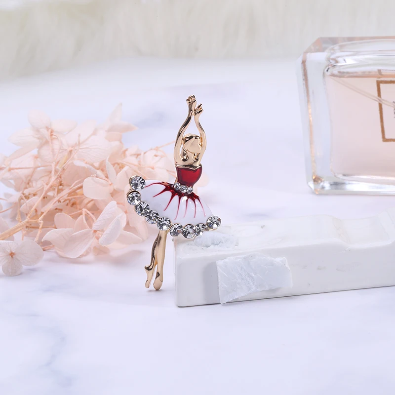 Эмалированная брошь для танцев