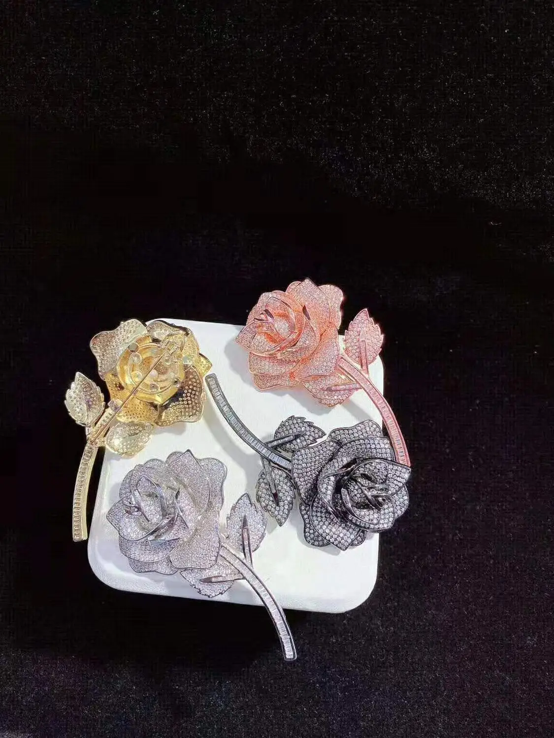 Брошь с микроскопом из циркония Нежная брошь подвеской в виде цветка ювелирное