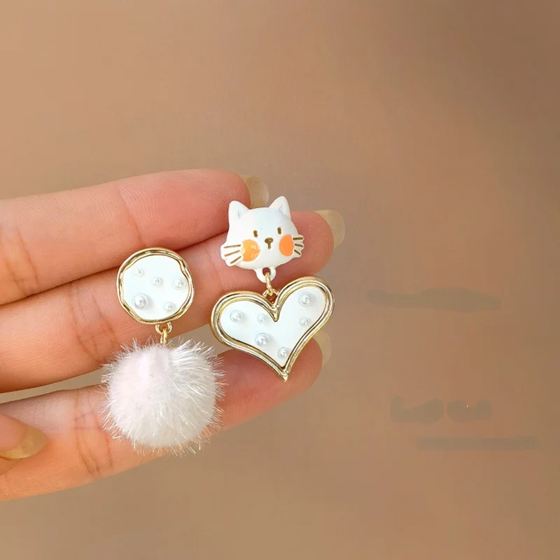 

925 Silver Needle Cute Cat Heart Earrings Pretty Design White Small Simulated Pearl Asymmetrical Drop Earrings Jewelry For Women