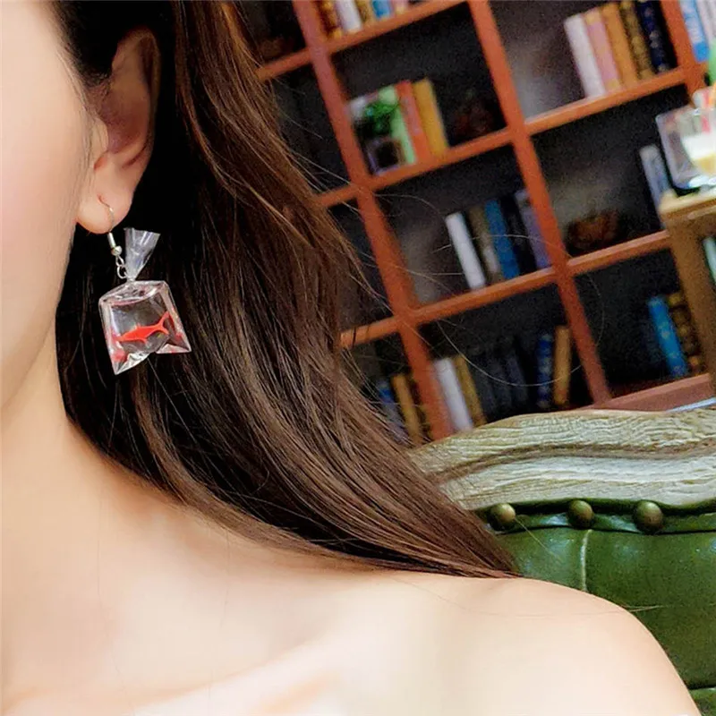 Серьги подвески в виде рыбок карамельных цветов золотая рыбка прозрачная сумка