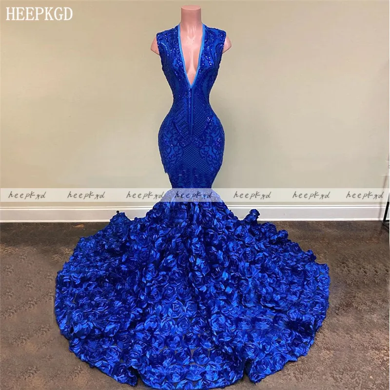 Голубое вечернее платье с объемными цветами v образным вырезом без рукавов