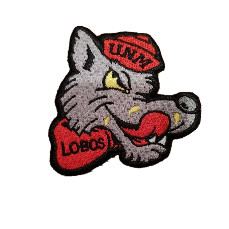 Бейдж с вышивкой и приклеиванием на заказ фабрики может быть изготовлен вашим