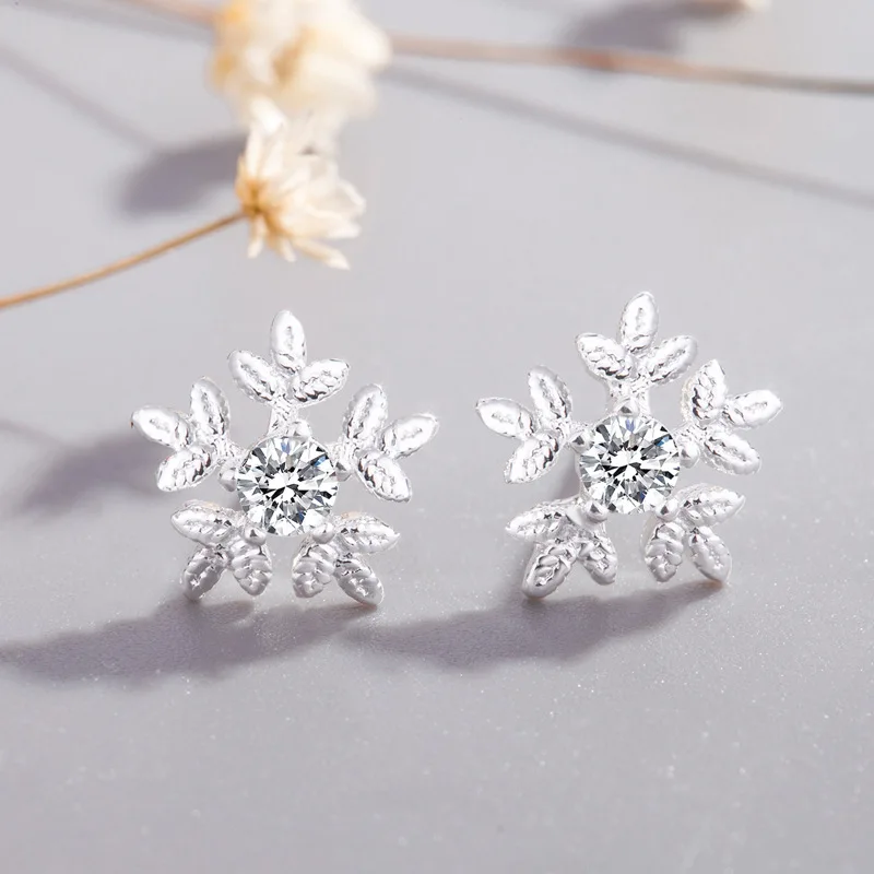 

Simple 925 Sterling Silver Crystal Snowfake Stud Earrings For Women Prevent Allergy Brincos pendientes A141