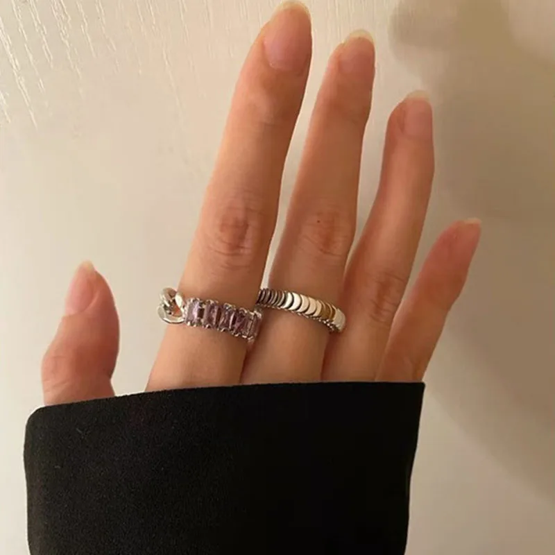 Женское кольцо с цепочкой металлическое фиолетовым цирконием вечерние