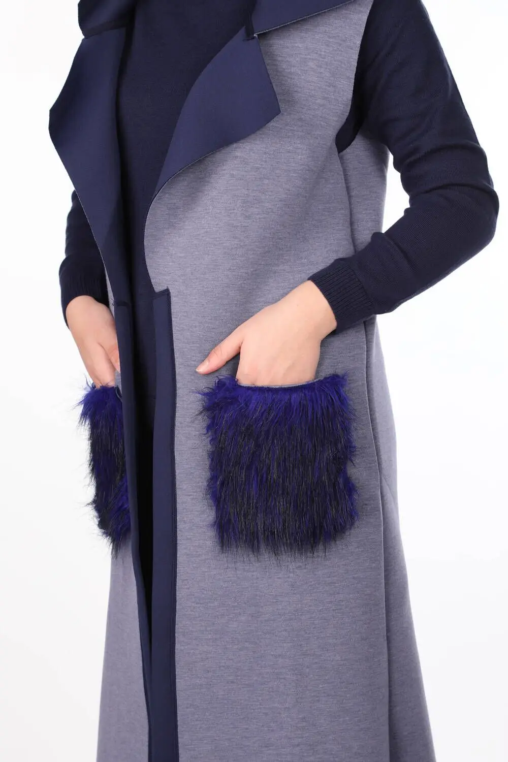 

Plush Detailed Sleeveless Scuba Long Cape With Pockets