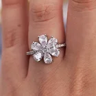 Женское кольцо из сплава с белым кристаллом циркония и цирконием