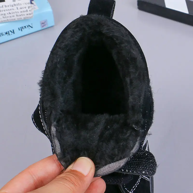 Зимние детские новые модные ботинки с мягкой подошвой на липучке