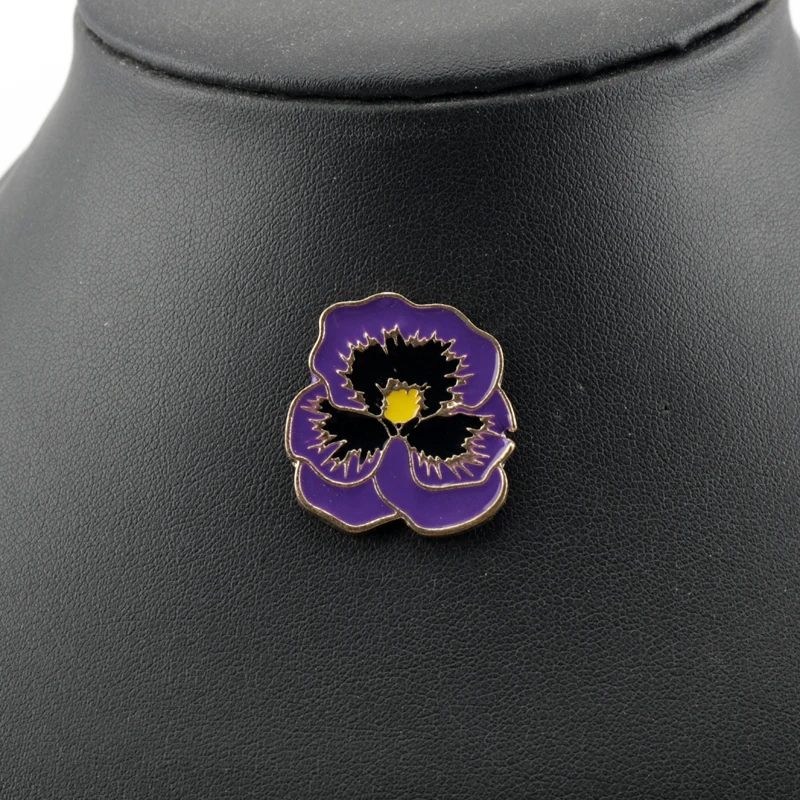 

New Style Purple Flower Enamel Pin Yellow Black Stamen Three-Dimensional Lapel Backpack Badge Brooch for Gift