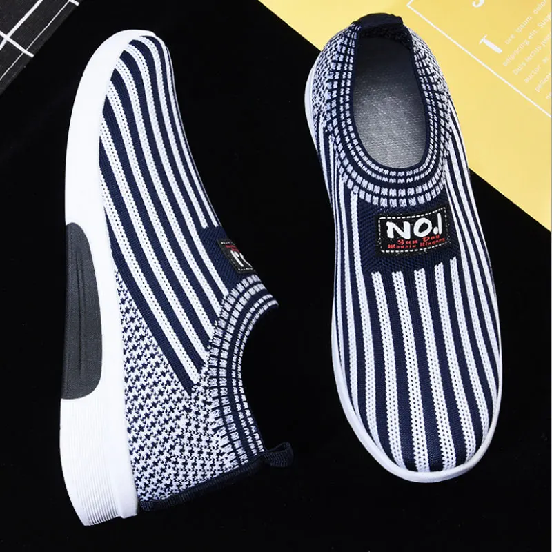 Осенние женские полосатые туфли на плоской подошве лоферы женская обувь для