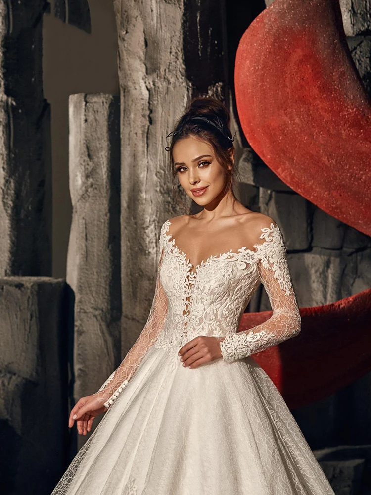 

YILIBER Lace wedding dress v-neck long sleeve retro wedding gown atmosphere buttons big skirt lace tailing plus size