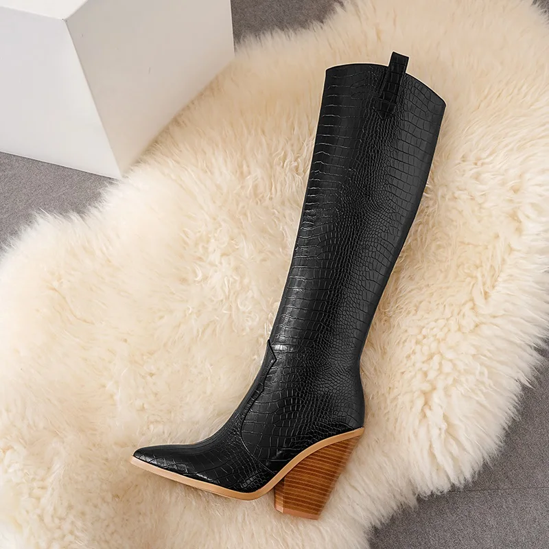 

Женские сапоги до колена, из искусственной кожи, с крокодиловым принтом, на квадратном высоком каблуке, с острым носком, Осень-зима