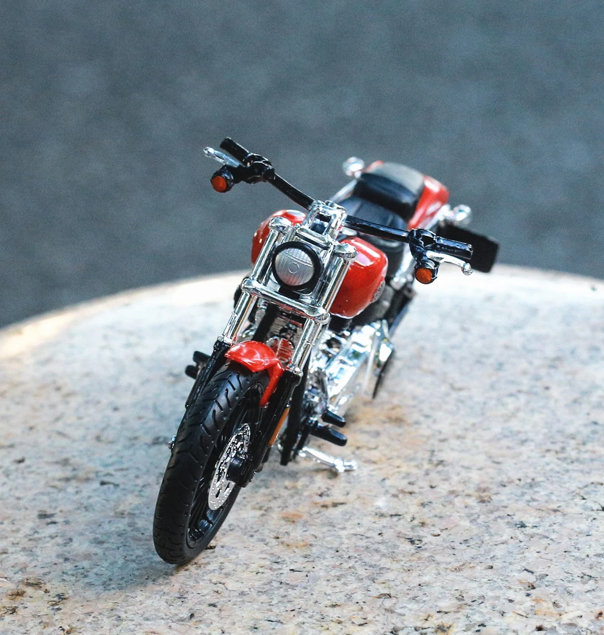 

1:18 Harley-Davidson 2016 Breakout Alloy Motorcycle Diecast Bike Car Model Toy Collection Mini Moto Gift