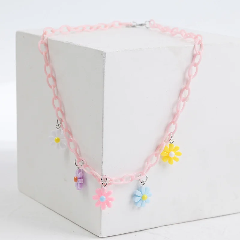 

Harajuku Multicolor Acrylic Cute Flower Charms Pendant Necklaces Lovely Pink Chains Daisy Necklace for Women Girlfriend Jewelry