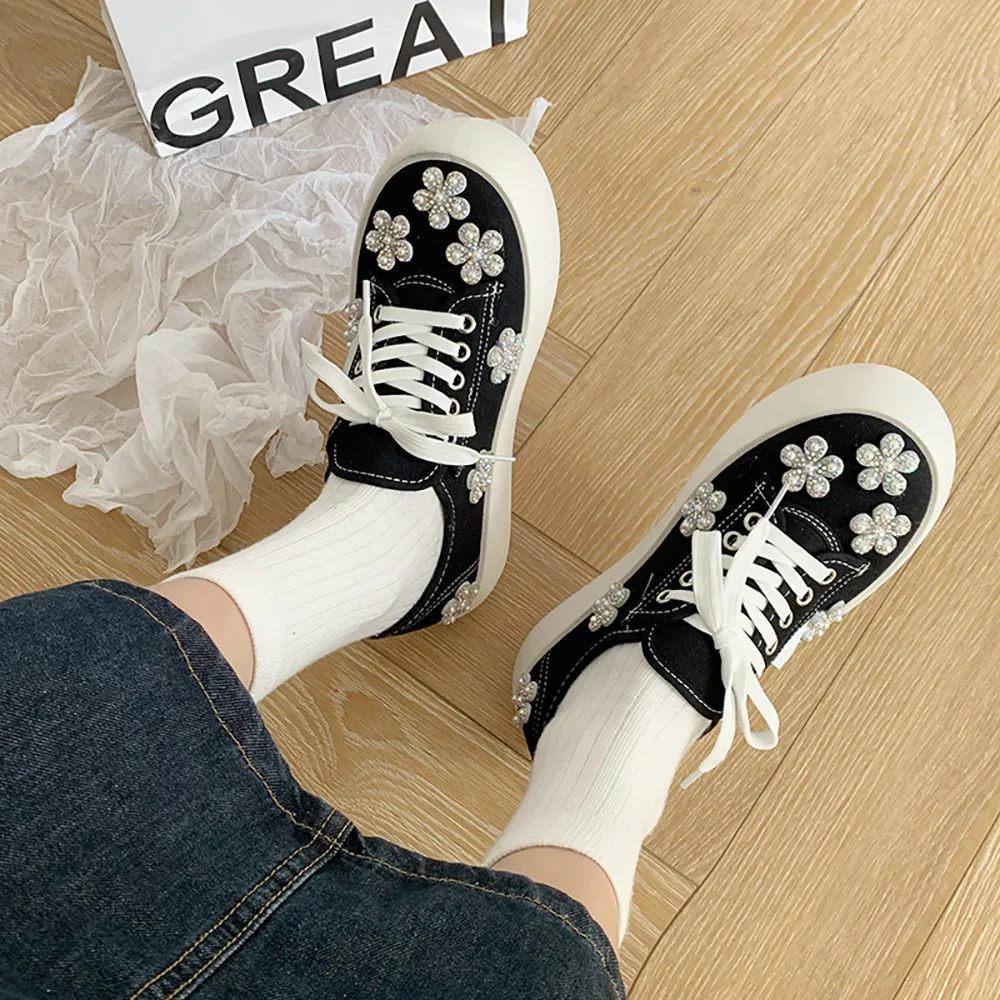 

Women's Shoes Canvas Shoes All-match Rhinestone Flowers 2021 Summer Thin New Couple Sneakers Ladies Canvas Shoes