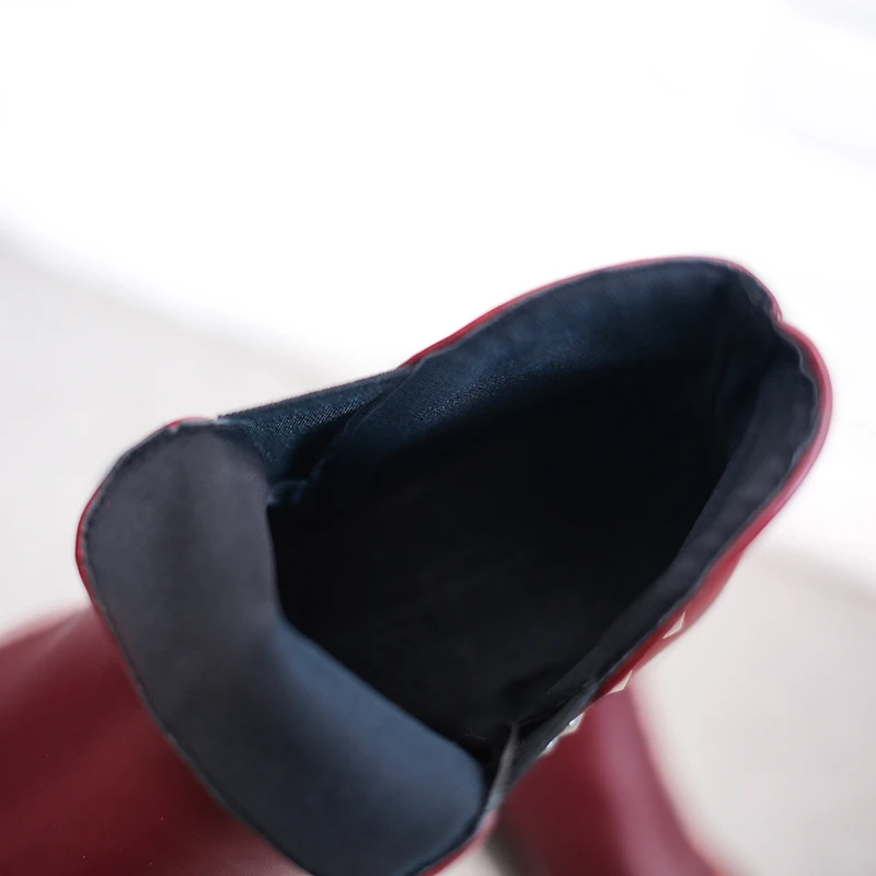 Женские ботинки с круглым носком Черные ботильоны заклепками осенне зимние a672