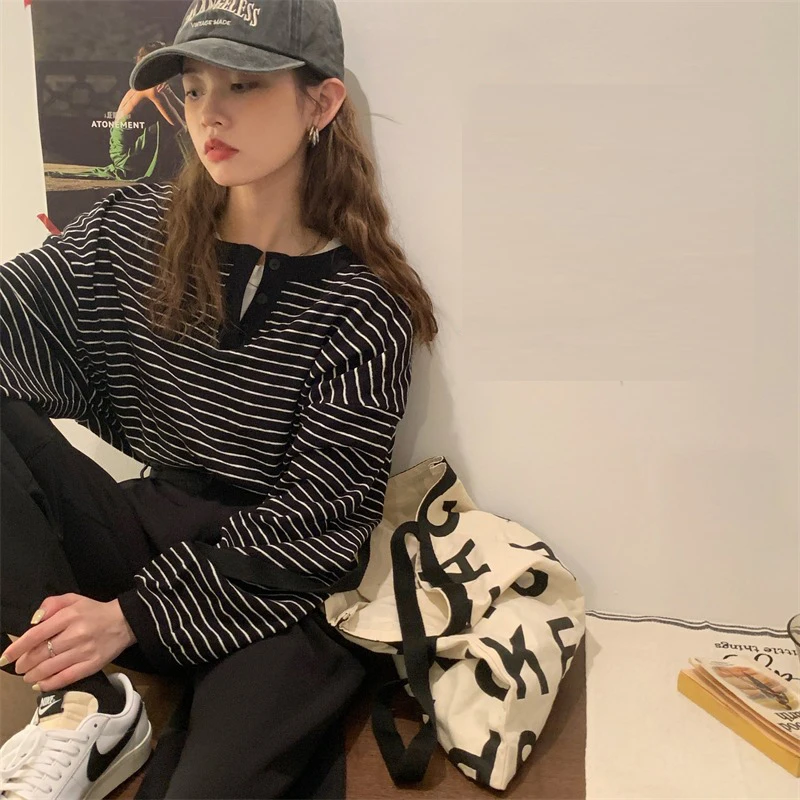 

Женская футболка в полоску, с длинным рукавом и V-образным вырезом