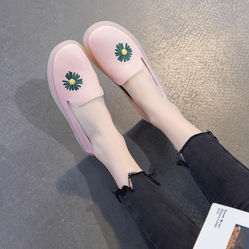 

Tilocow Women Genuine Leather Slip-On Shoes Woman Slip On Ballet Flats Female Embroider Sweet Shoes Ladies Little Daisies Flats
