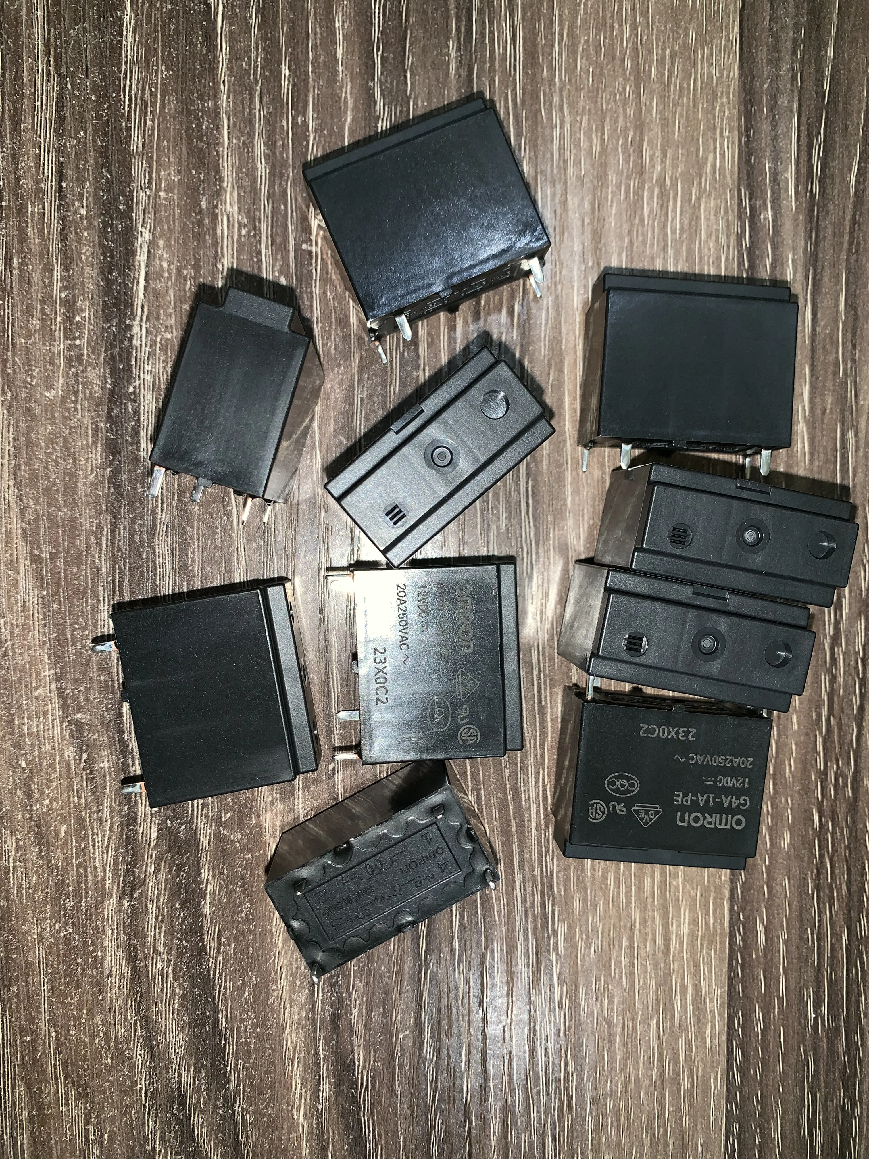 

Relay PCFN-112H2MG A group of normally open 25A 4 feet G4A-1A-PE-12VDC