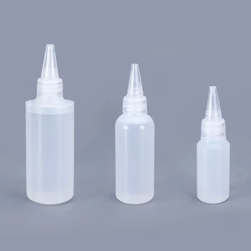 Пустая пластиковая бутылка-аппликатор с прозрачным наконечником крышкой для