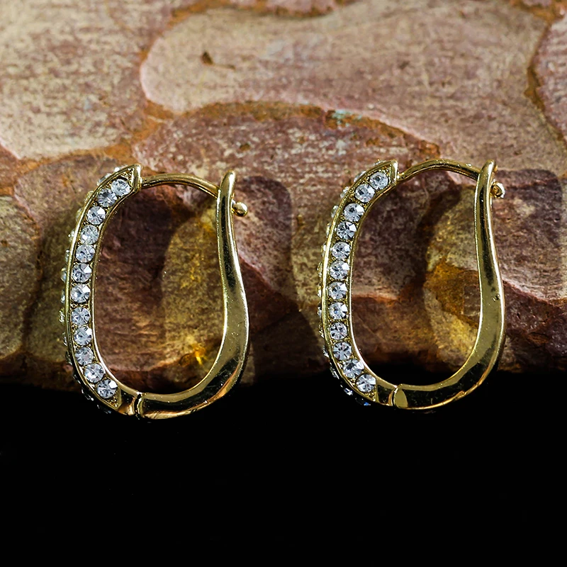 Модные серьги-кольца заполненные прозрачными фианитами круглые для женщин