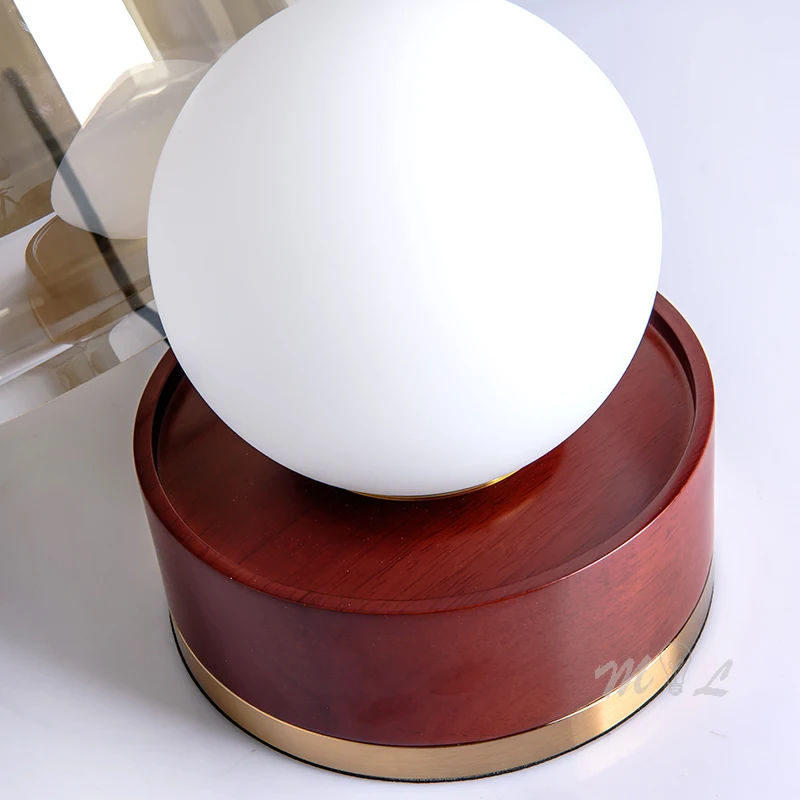 Настольная лампа со стеклянным шариком в стиле АР-деко для спальни гостиной
