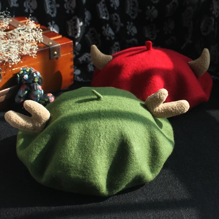Japanese Department complex Gubei Lei hat female autumn and winter pure wool lovely antlers Christmas painter bud Beret | Аксессуары для