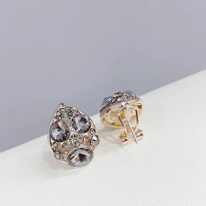 

Hot Sale Exquisite CZ Simple Style Black Zircon Stud Earrings Unique Delicate Earrings