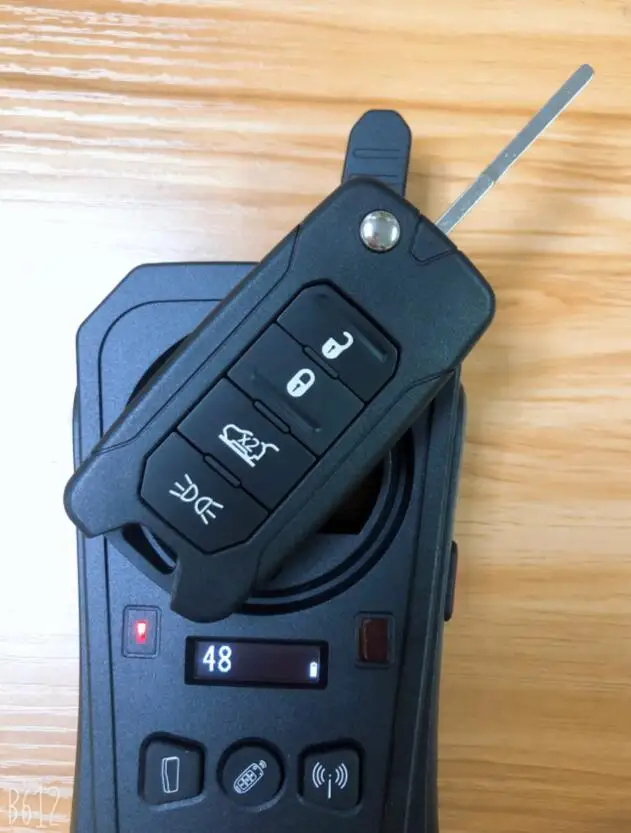 Складной дистанционный ключ для Jeep Renegade- 433MHz ID48 чип Megamos AES-2ADFTFI5AM433TX SIP22 blade