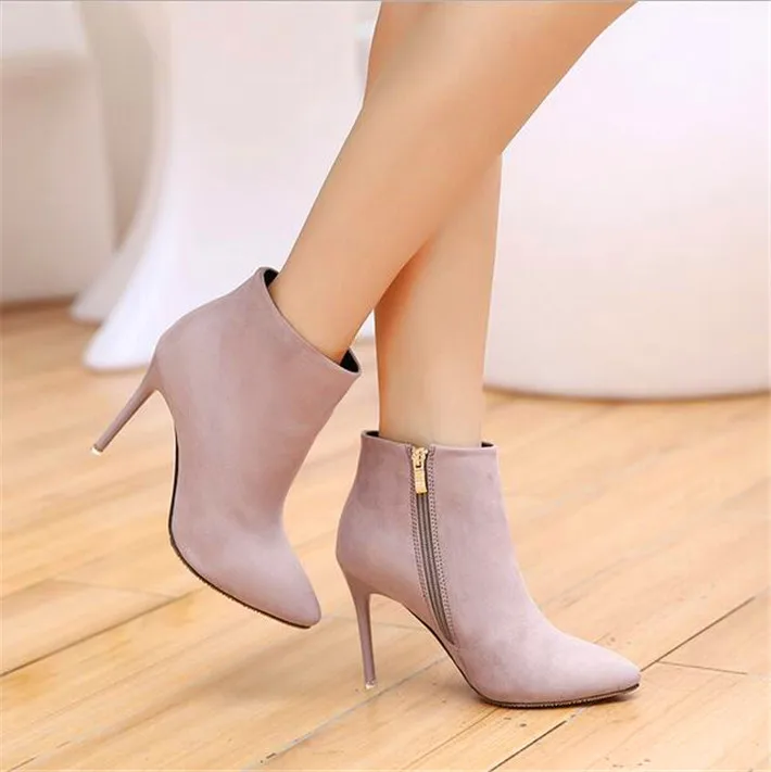 Light gray Стиль; европейский и американский стиль; модные однотонные женские ботинки из флока на высоком каблуке с молнией сбоку; пикантные ботинки с острым носком на каблуке 9,5 см; kk90 - Цвет: Light gray